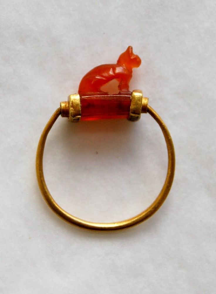 Ancient egyptian gold finger-ring. About 1070 - 712 BC.