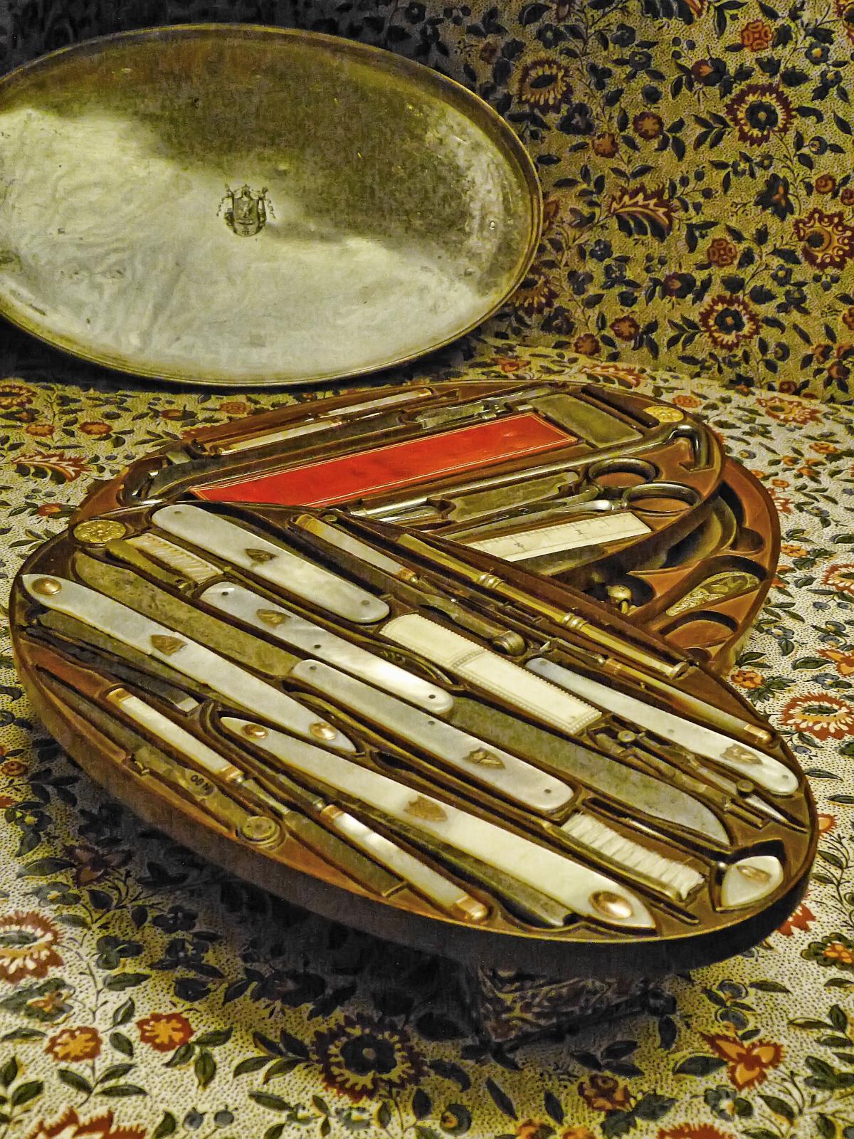 Napoleon’s pearl-handled grooming kit with gold accents at Fontainebleau